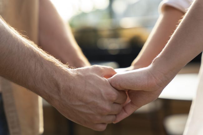 close-up-people-holding-hands